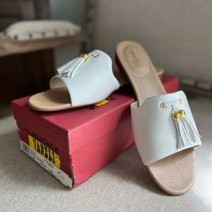Vaneli Blizza White Sandal